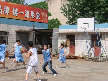 篮球比赛火热进行中